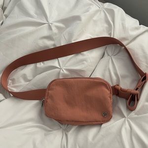 Lululemon Everywhere Belt Bag - PINK SAVANNAH